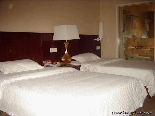 Bluesky Hotel Guangzhou Room photo