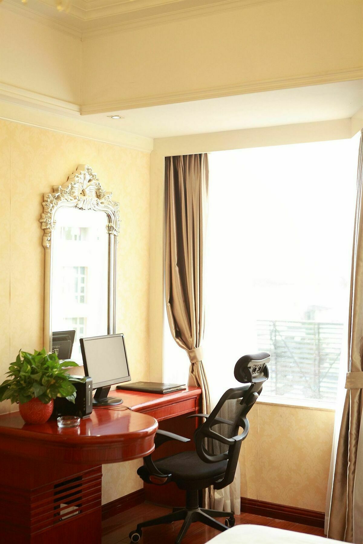 Bluesky Hotel Guangzhou Exterior photo