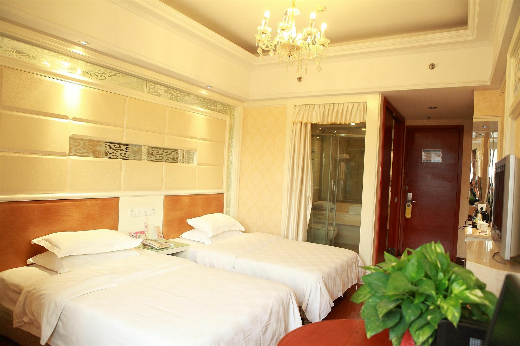Bluesky Hotel Guangzhou Exterior photo
